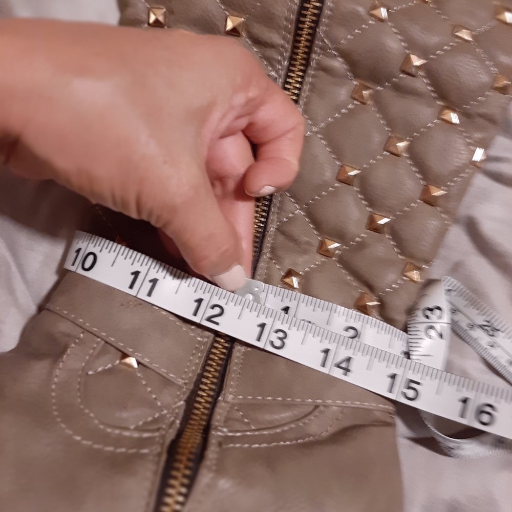 Boots ๐ข ๐ข - Picture 14 of 16